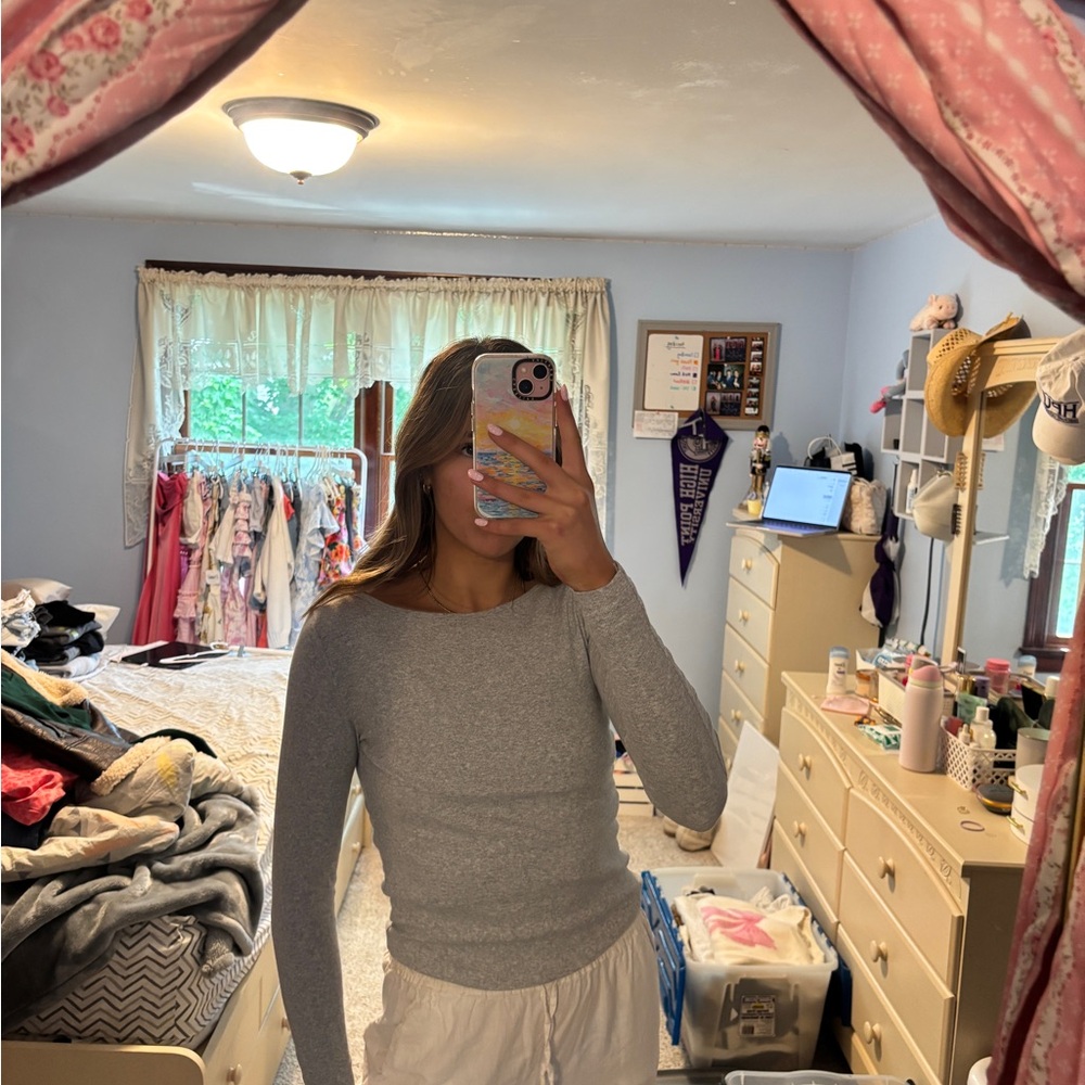 Aritzia Gray Long Sleeve Tee